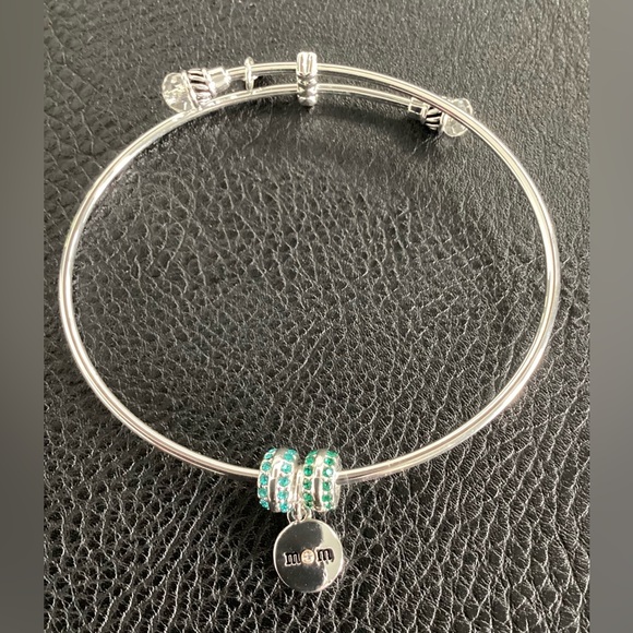 Jewelry - Silver bangle “mom” charm bracelet